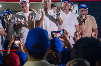 São Miguel vai às ruas em grande adesivaço e mostra força política ao lado de Renan Filho
