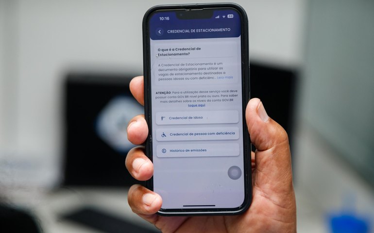 Idosos e pessoas com deficiência podem emitir cartão de estacionamento de forma digital em Alagoas