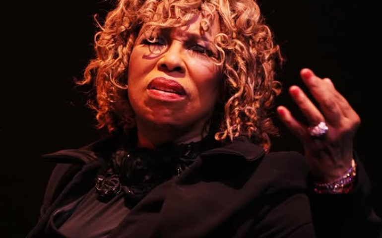 Roberta Flack: Morre cantora de 'Killing me Softly', aos 88 anos