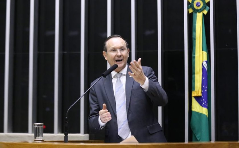 Comissão aprova projeto que autoriza polícia a liberar linha férrea sem perícia após acidente