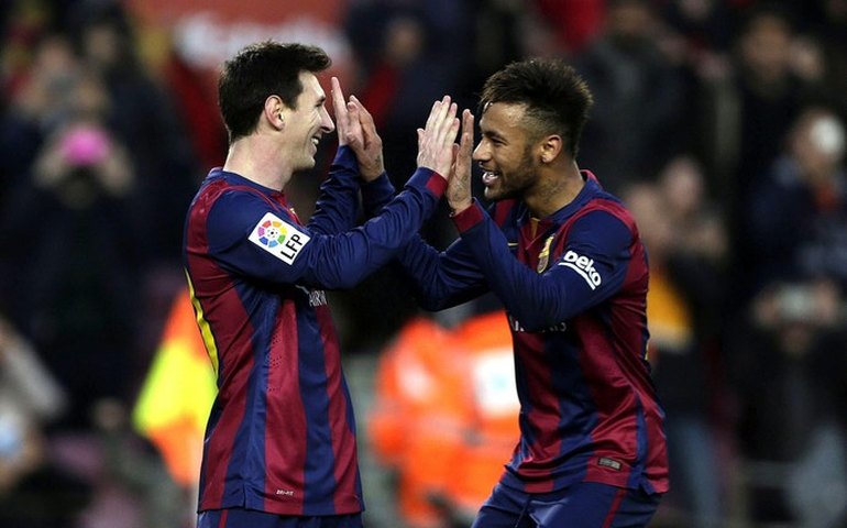 Neymar mostra entrosamento com Messi, faz dois e dá assistência em goleada do PSG