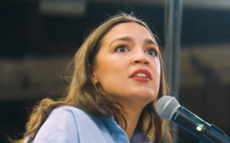 Democrata Ocasio-Cortez pede impeachment de Trump após ataque não autorizado ao Irã