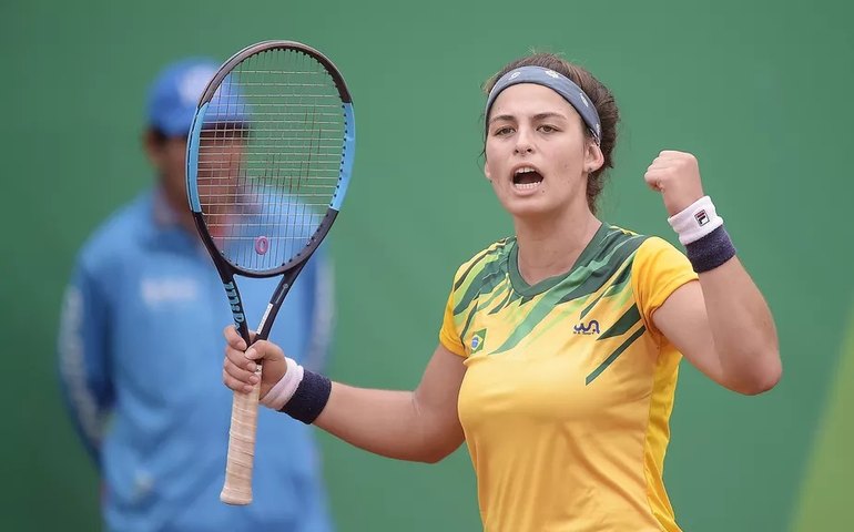 Carol Meligeni vai à 2ª rodada do qualificatório do US Open; Daniel Dutra cai
