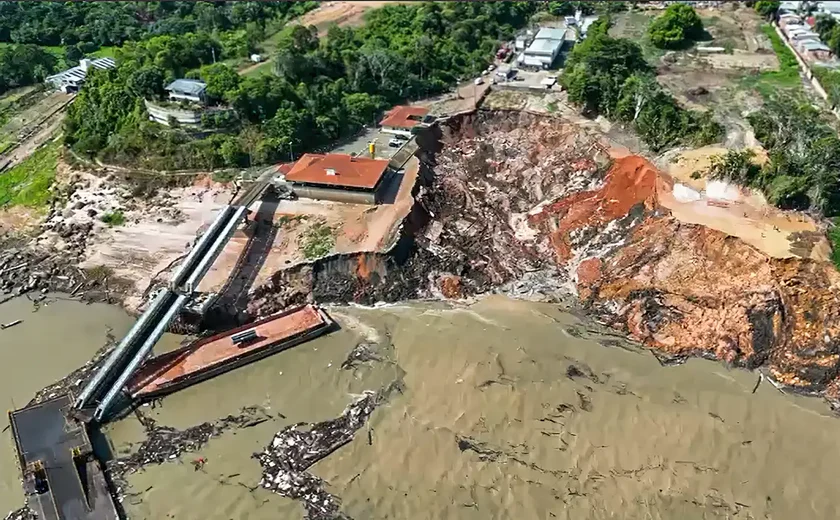 Porto em Manacapuru, no Amazonas, desaba em meio a obras