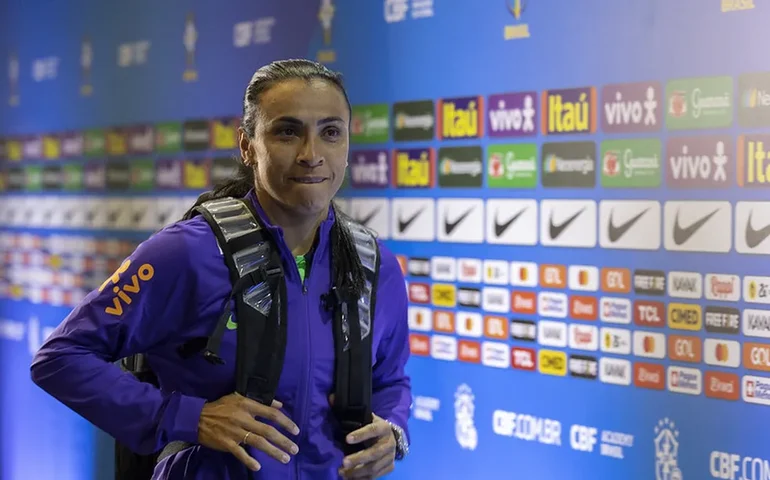 Marta nega pedir por titularidade e comemora sexta Copa do Mundo com a seleção brasileira