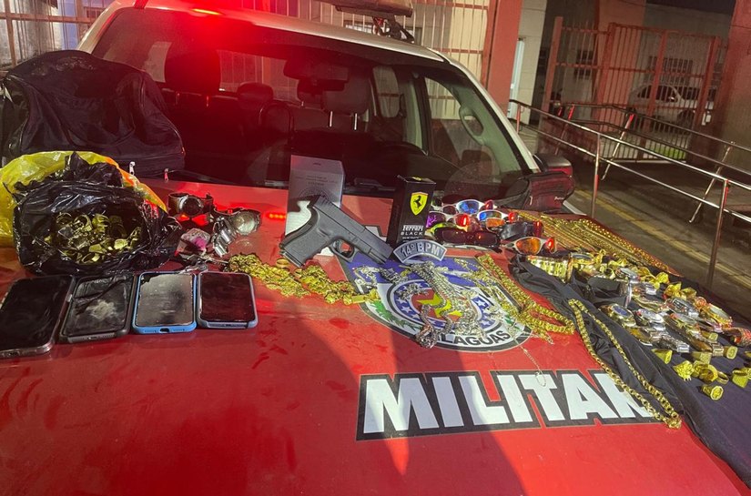 Polícia Militar prende dupla suspeita de roubo a loja em Maceió