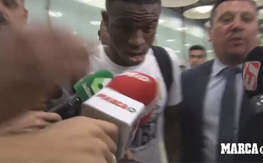 Reforço do Real, Vinicius Junior desembarca em Madri sem dar entrevistas