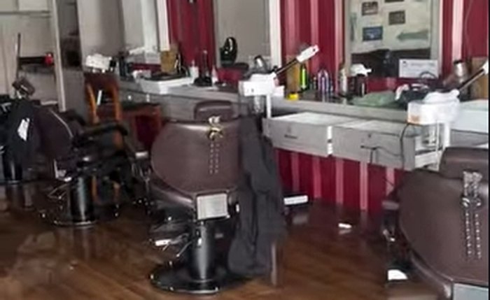 Barbearia foi arrombada na madrugada desta sexta-feira, 26