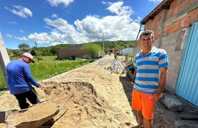 Ruas pavimentadas pela Prefeitura de Santana ‘estão ficando muito bonitas’, conta morador
