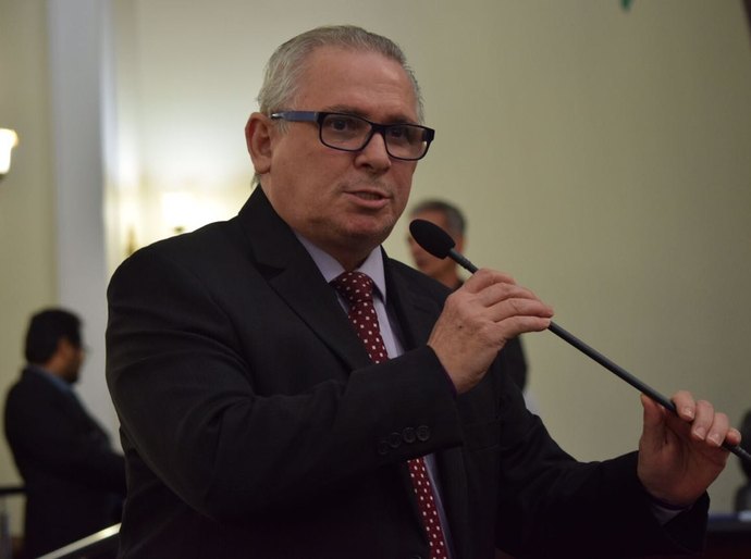 Pastor João Luiz alerta para suicídios associados ao 'desafio da Baleia Azul'