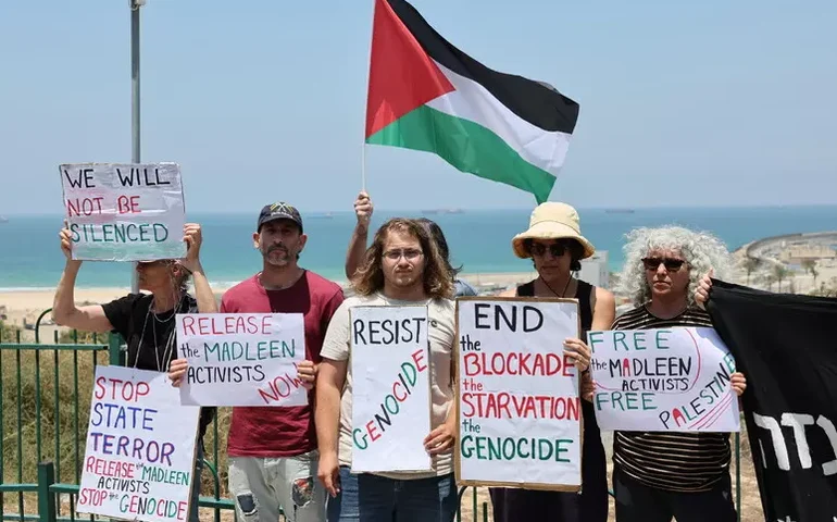 Israel intercepta barco com Greta e brasileiro Thiago Ávila