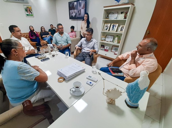 Prefeita Tia Júlia recebe representantes do Banco do Nordeste e negocia novos investimentos para o município