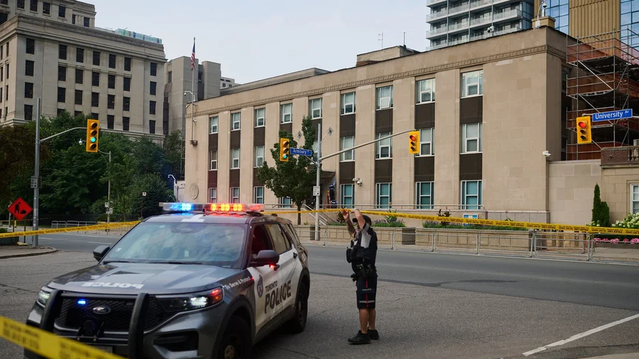 Polícia de Toronto prendeu dois suspeitos do tiroteio ocorrido em julho no consulado dos EUA, citando uma rede de pistoleiros de aluguel.