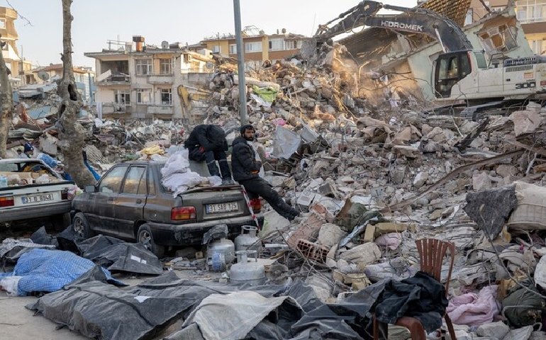 Número de mortos no terremoto na Turquia e Síria sobe para 35 mil