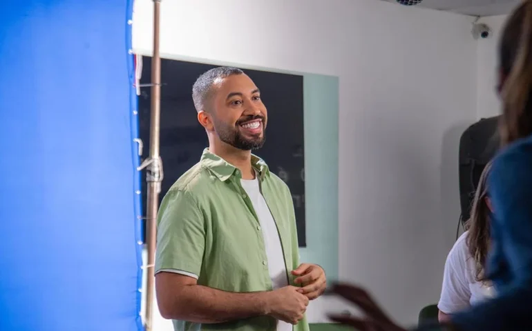 Gil do Vigor explica relacionamento com Diego Hypolito após surgir de mãos dadas com o ginasta