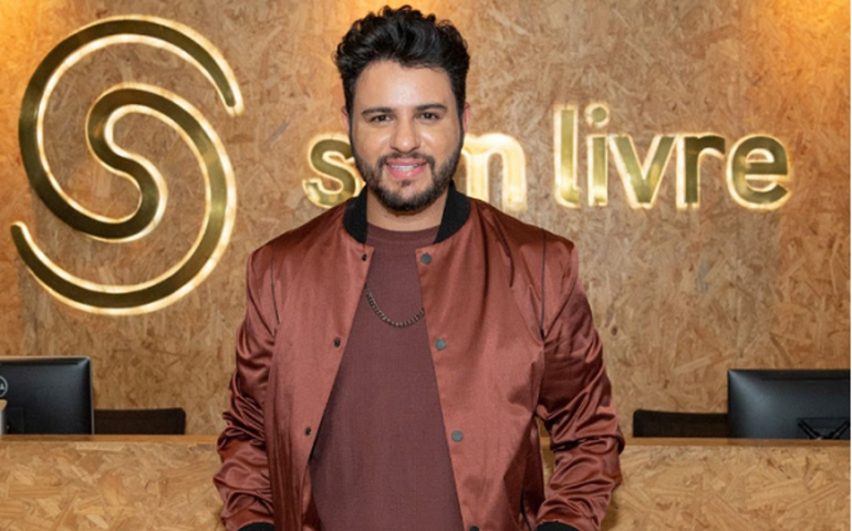 Thiago Carvalho feliz com performance do primeiro álbum