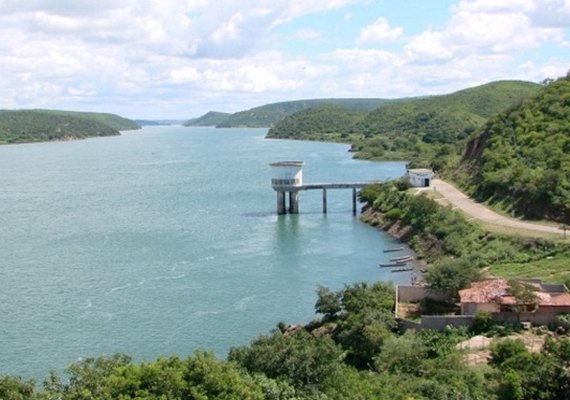 Bacia Leiteira: Casal paralisa sistema para realizar manutenção elétrica