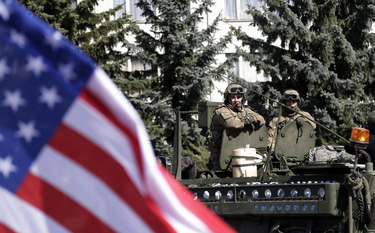 Especialista afirma que EUA se desmilitarizam ao conduzir operação no Irã