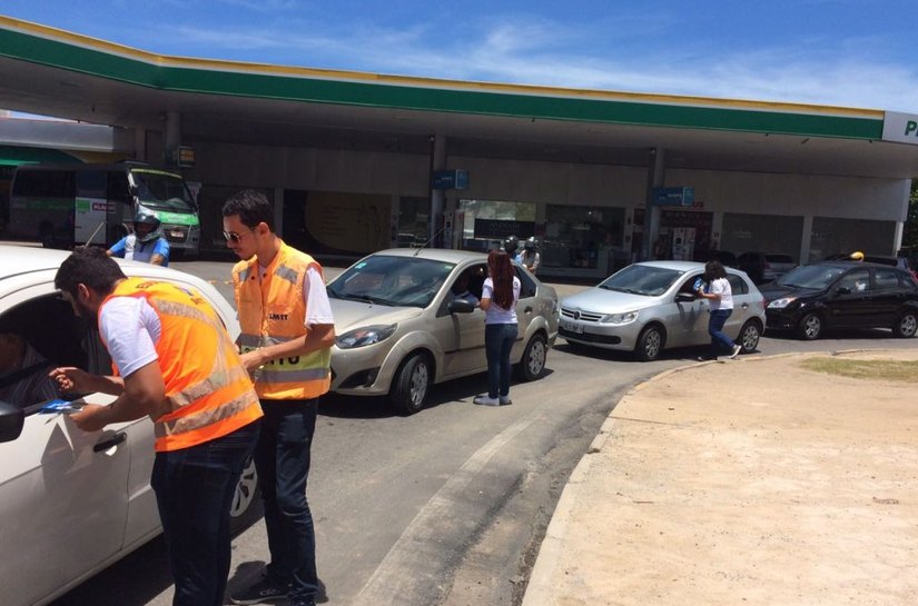 Motoristas recebem orientação sobre fiscalização eletrônica na capital