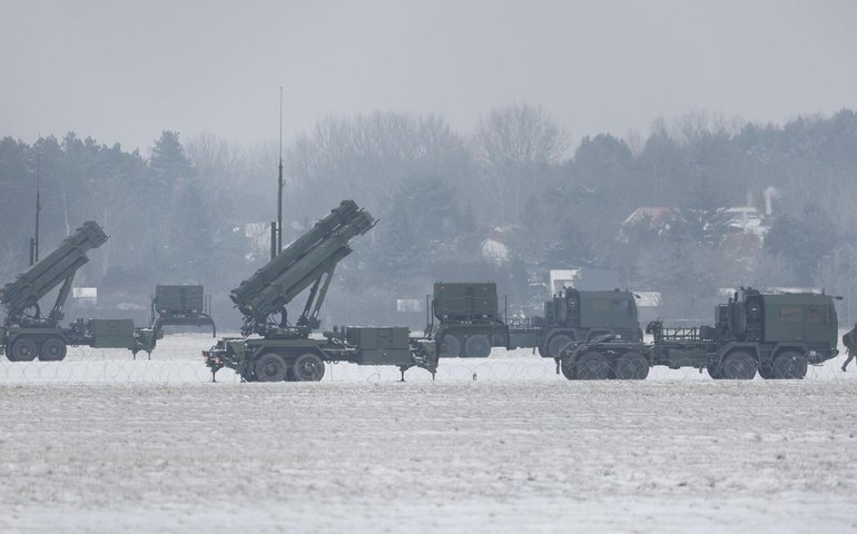 Polônia pretende ampliar gastos militares para 5% do PIB, diz presidente durante reunião com Trump