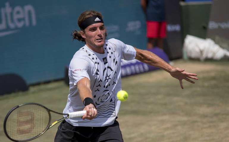 Tsitsipas elimina Medvedev e decide vaga nas semifinais do ATP Finals com Rublev