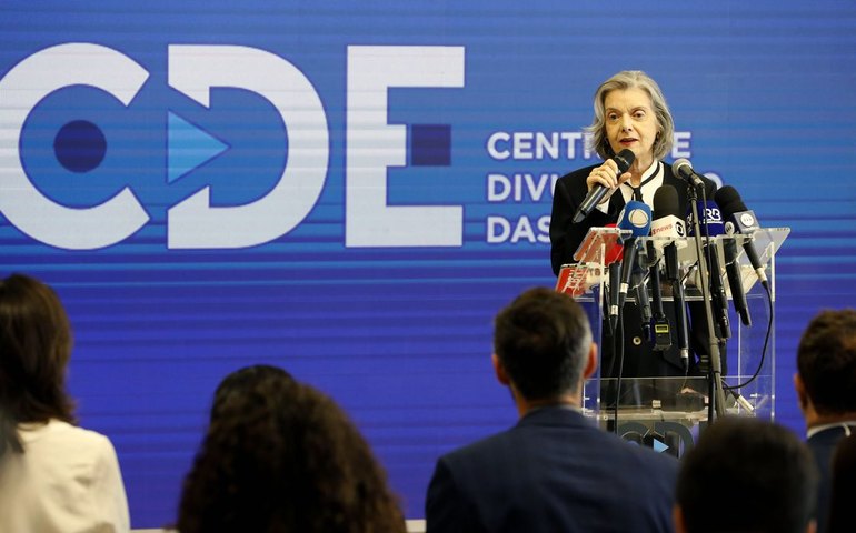 Eleições ocorrem com tranquilidade, diz Cármen Lúcia