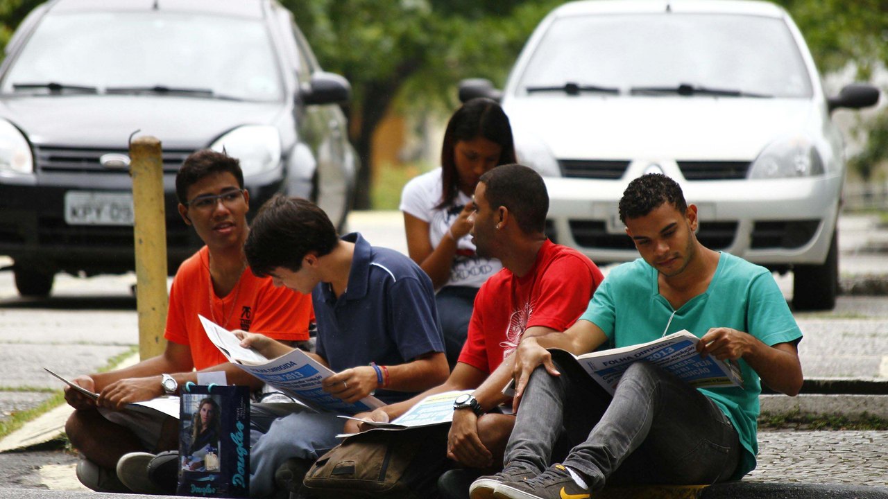 Tema da redação do Enem é sobre manipulação de usuários na internet
