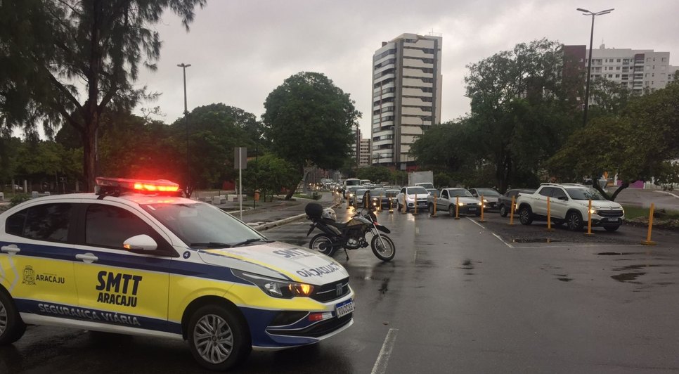Trânsito na ponte do Rio Poxim é parcialmente bloqueado em Aracaju / Foto: Foto: Aline Aragão/TV Atalaia