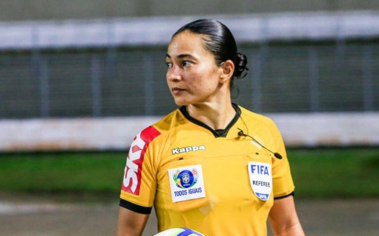 Fifa seleciona árbitra brasileira Edina Alves para Mundial de Clubes no Catar