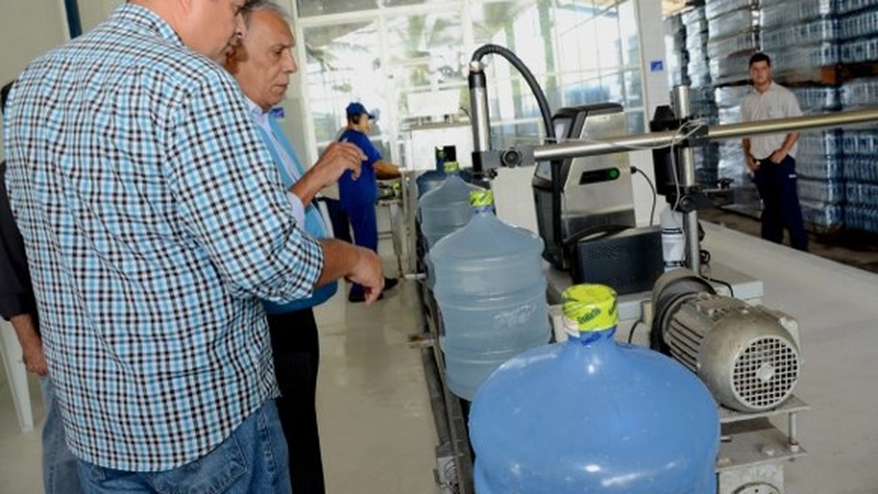 Vigilância Sanitária Estadual alerta sobre os cuidados ao comprar água mineral