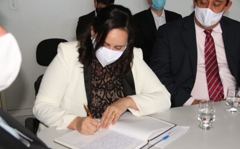 Fabiana Pessoa toma posse do cargo de Prefeita de Arapiraca, em cerimônia na Câmara de Vereadores