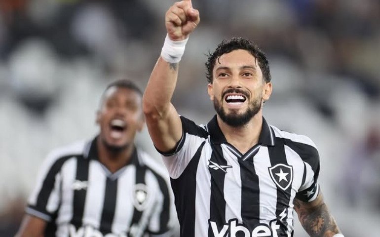 Botafogo entra com pedido de recuperação judicial e acirra disputa pelo controle da SAF