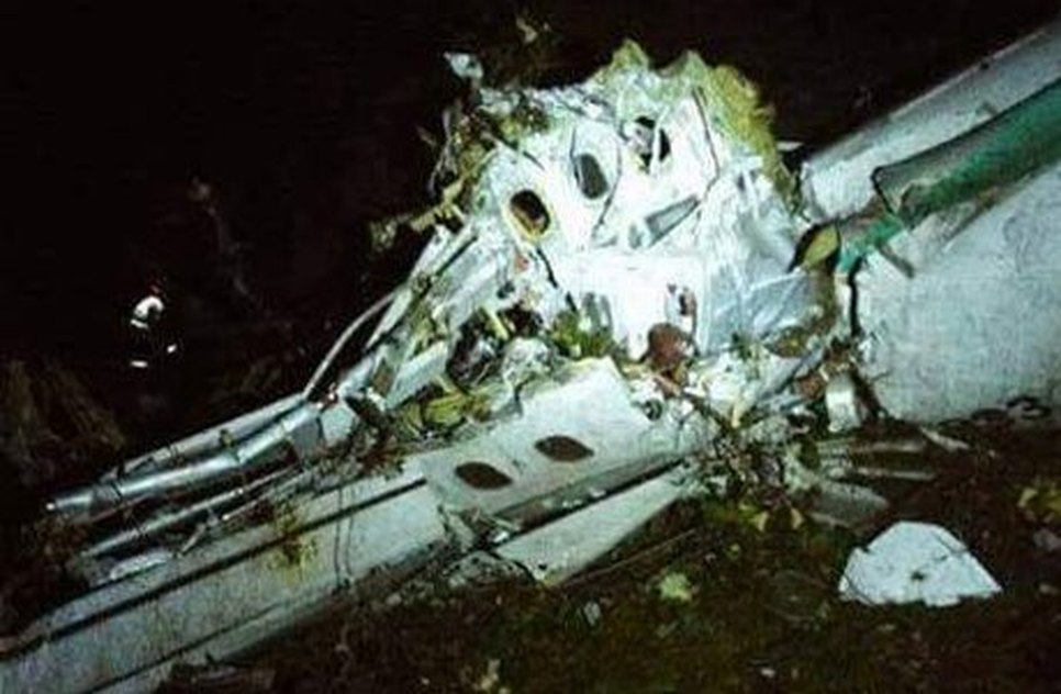 mortos avião queda