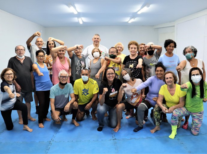 Sesc Alagoas promove aulas de caratê para idosos