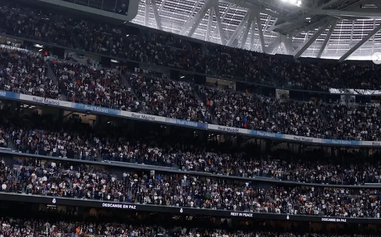 Torcida do Real Madrid protesta contra o time após 4ª derrota em 4 jogos com o Barcelona