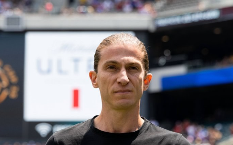 Filipe Luís: 'Se tem alguém que não pode reclamar de arbitragem é o Palmeiras'