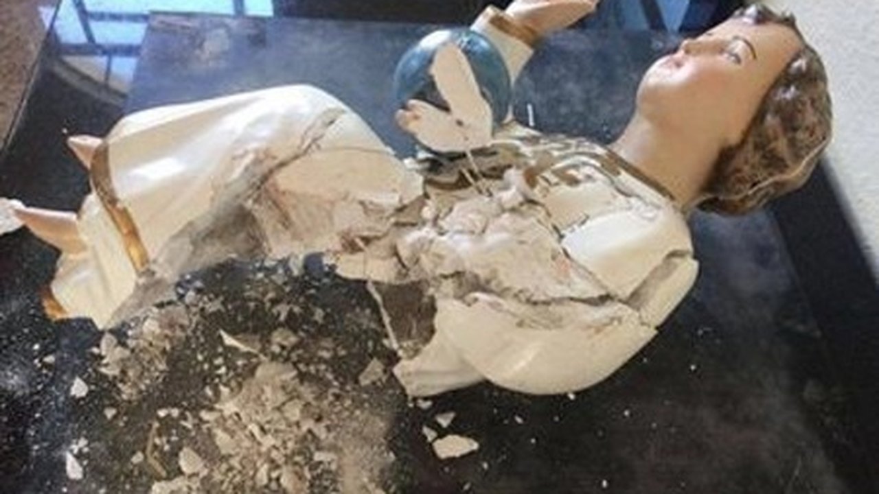 Homem preso por violência doméstica é indiciado por vandalismo e intolerância religiosa