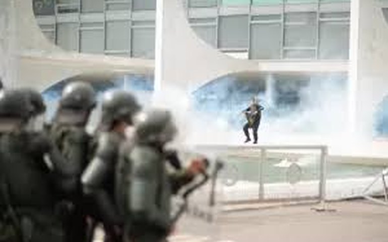 PM informa que reforçou policiamento no entorno da Reduc, no RJ