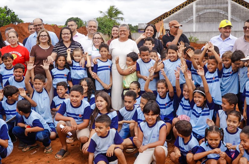 Prefeira Tia Júlia assina Ordem de Serviço para reforma e ampliação da Escola Ludugério Amâncio