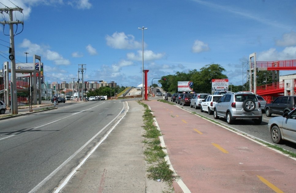 Obra provoca alteração de trânsito na Avenida Tancredo Neves em Aracaju; confira bloqueios e rotas alternativas