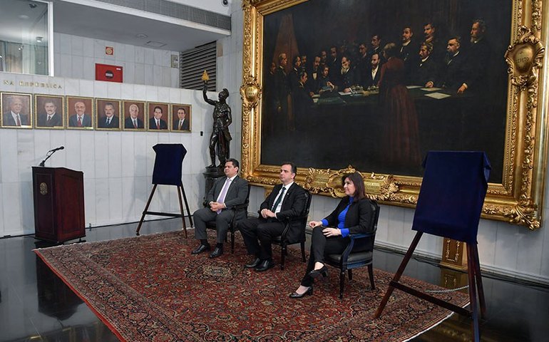 Galeria dos presidentes recebe novos quadros e obras danificadas no 8 de janeiro