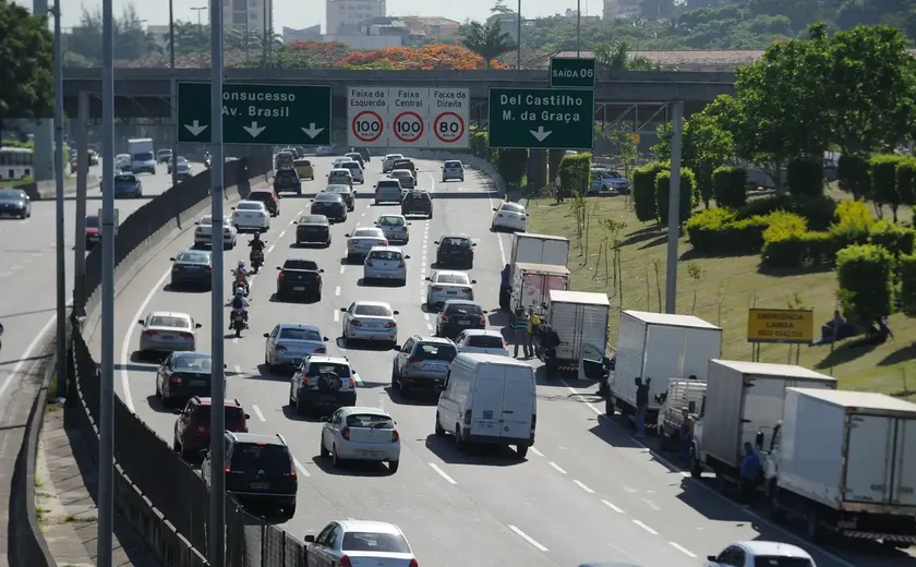 Acidente na Avenida Brasil, no Rio, deixa uma criança morta e um adolescente ferido