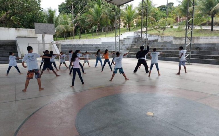 Crianças do Serviço de Convivência Juvenópolis participam de aulas de Kung Fu
