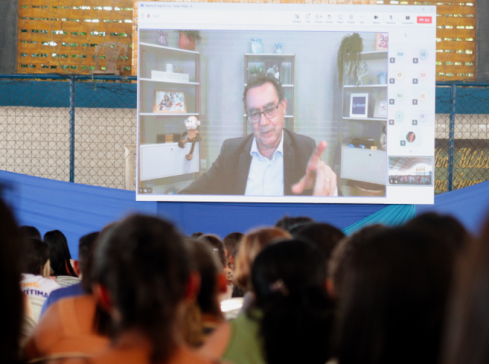 Profissionais da educação de Campo Alegre participam de palestra com o renomado escritor Augusto Cury