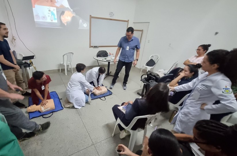 Hospital de Emergência do Agreste capacita residentes em Curso Intensivo de Suporte à Vida