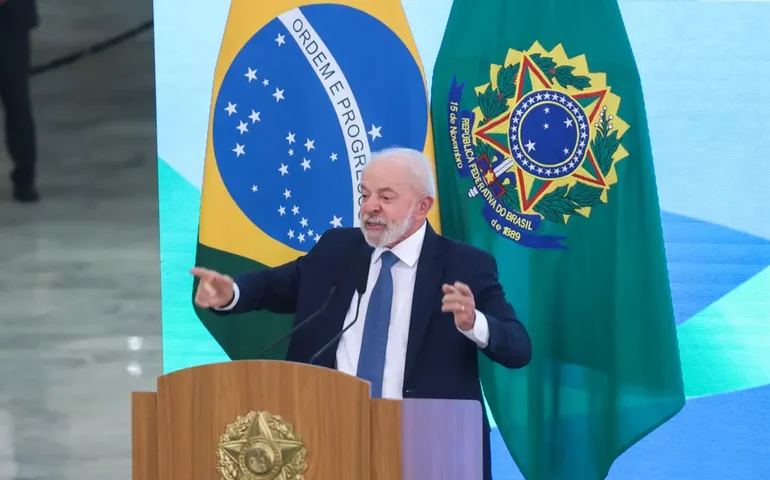 Lula critica projeto que dificulta ação judicial contra parlamentares