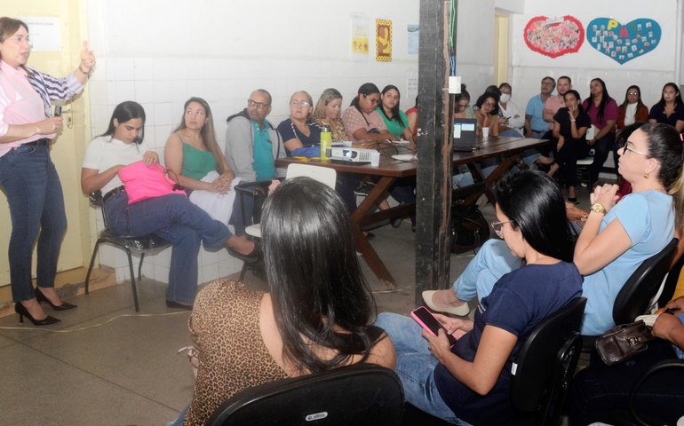 Servidores do Noélia Lessa são capacitados sobre acolhimento e cuidado aos pacientes em situação de rua