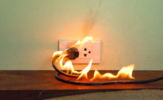 Dados do Anuário Estatístico da Abracopel apontam 72 acidentes e 54 mortes em residências em 2025 relacionados a conexões, extensões e instalações elétricas