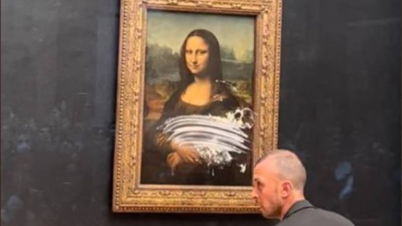 ‘Mona Lisa’, obra de da Vinci, sofre ataque de visitante no Louvre