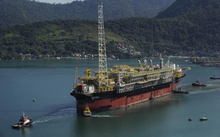 Mais um operário ferido em acidente com navio-plataforma deixa o hospital